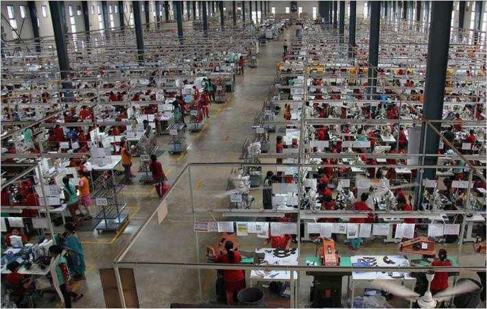 Striking Myanmarese garment workers return to work